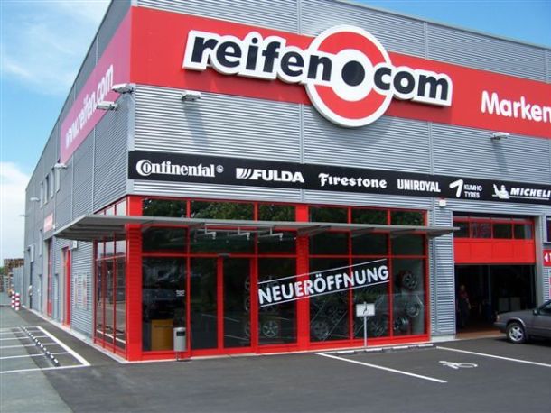 Außenansicht der Firma Reifen.com in Hannover-Bornum.