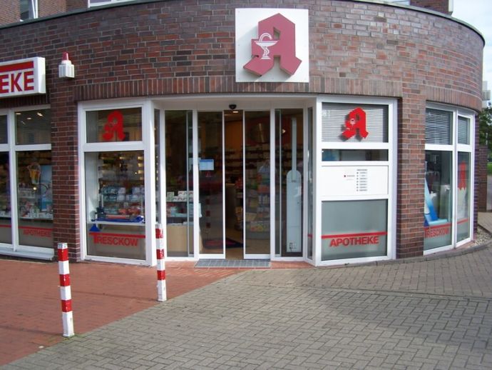 Schiebetür der Treskow-Apotheke.