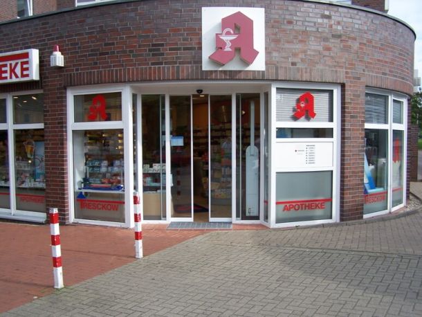 Schiebetür der Treskow-Apotheke.
