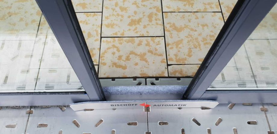 Der Aushebeschutz mit Pilzkopfverriegelung RC2 und einbruchsicheren Schlössern, schützt effektiv vor dem Auf- und Aushebeln von Türflügeln, ergänzt durch einbruchsicheres Glas erreichen Ihre Schiebetüren die hohe Widerstandsklasse RC2 oder RC3.