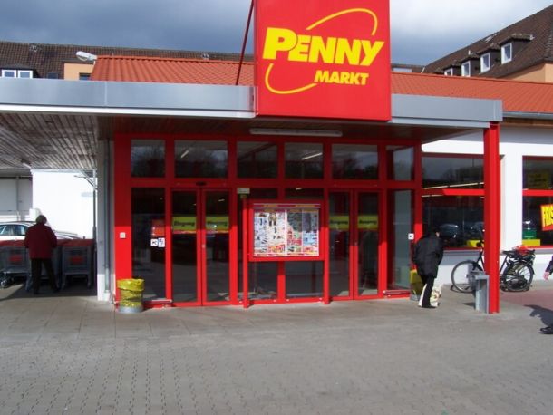 Zwei-flügelige Schiebetür von TORMAX im PENNY Markt.