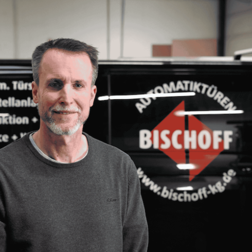 Randolf Gerlach ist für die Vertriebs- und Projektleitung der R. Bischoff GmbH + Co. KG tätig. Er ist unter der Telefonnummer 05108-91990 sowie per E-Mail unter gerlach@bischoff-kg.de erreichbar.